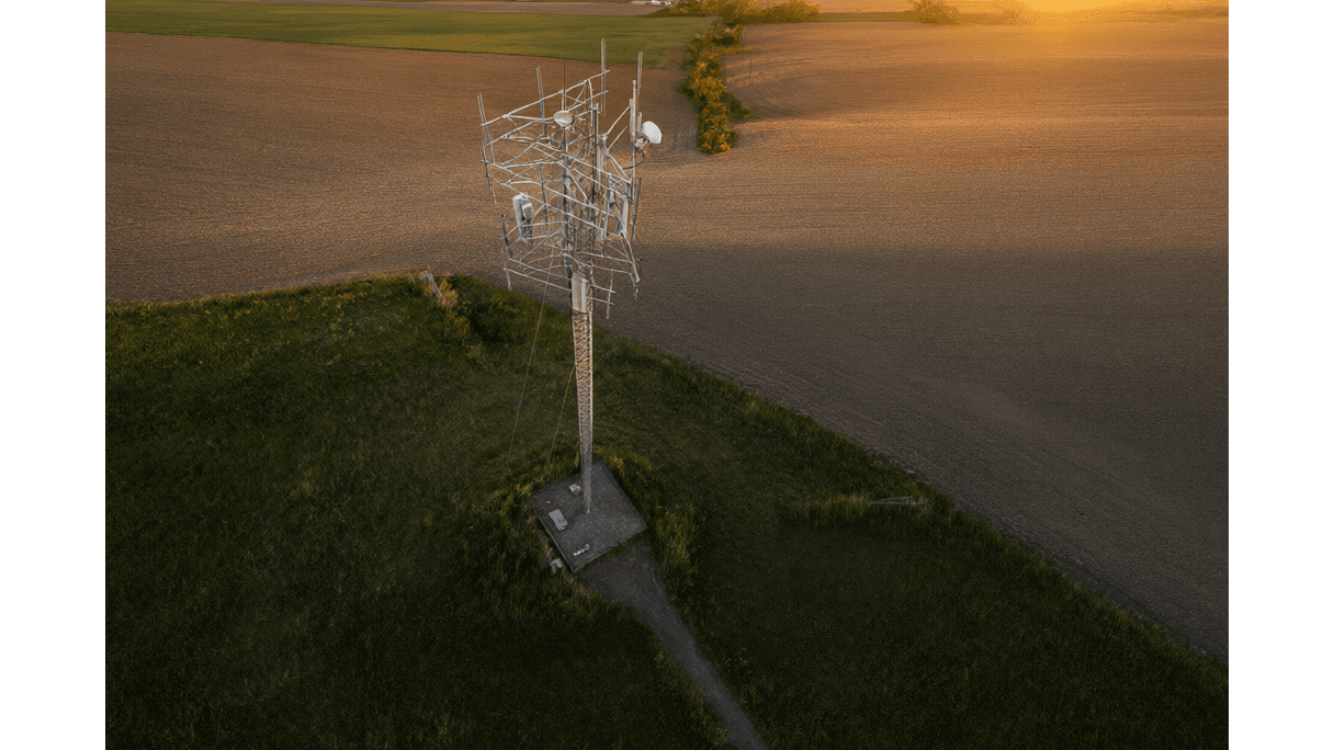 The Tower War: SpaceX's Bold Play to Break the Wireless Oligopoly